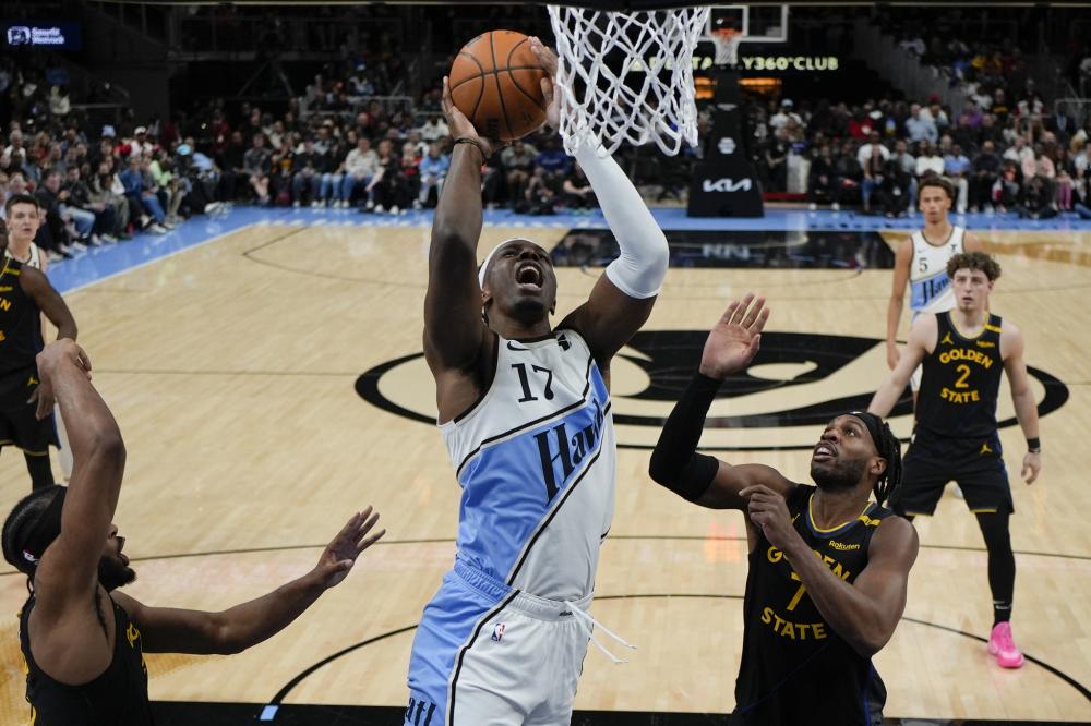 上海申花续约斯卢茨基，欲在亚冠和巴西引援中提升竞争力，期待其带领球队争冠。