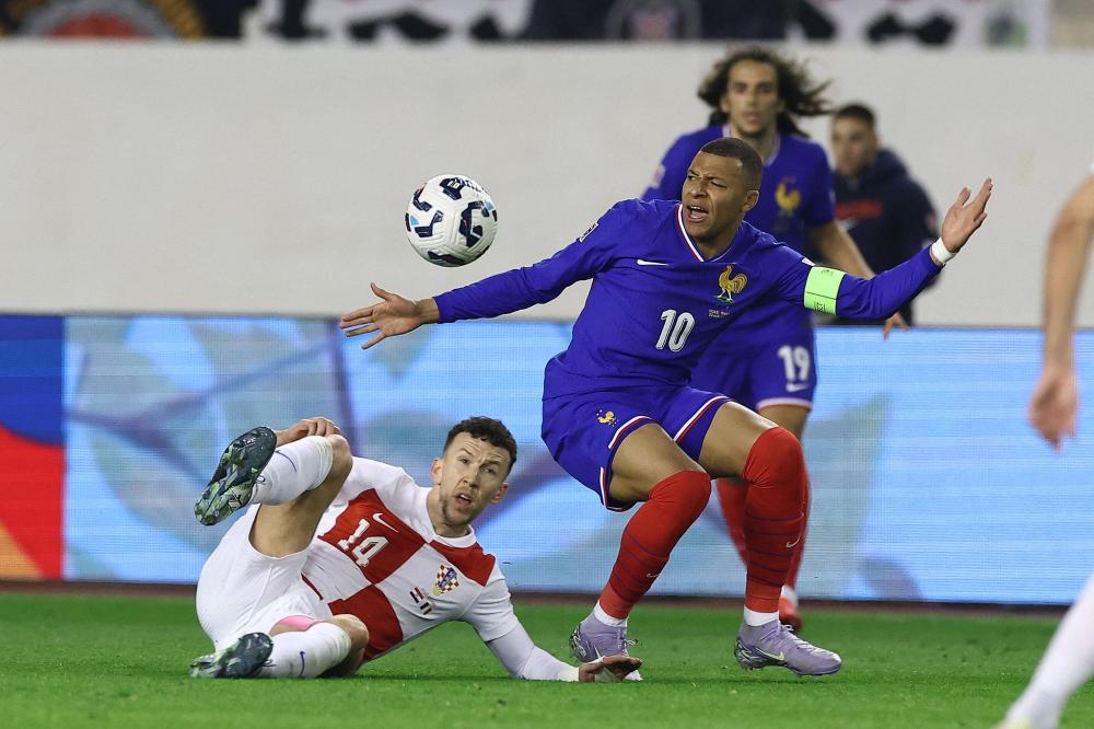 凤凰官方：福克斯韦尔和刘易斯缺席今日对阵跳伞蚁